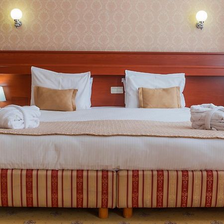City Hotel Tien Shan Koktobe Екстериор снимка
