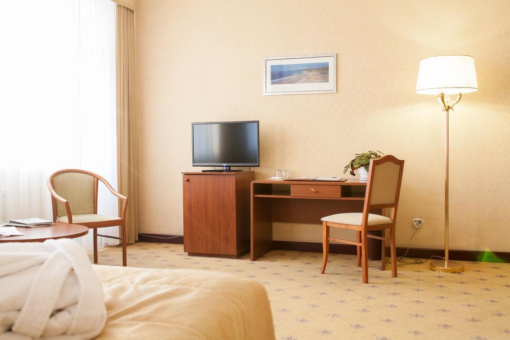 City Hotel Tien Shan Koktobe Екстериор снимка