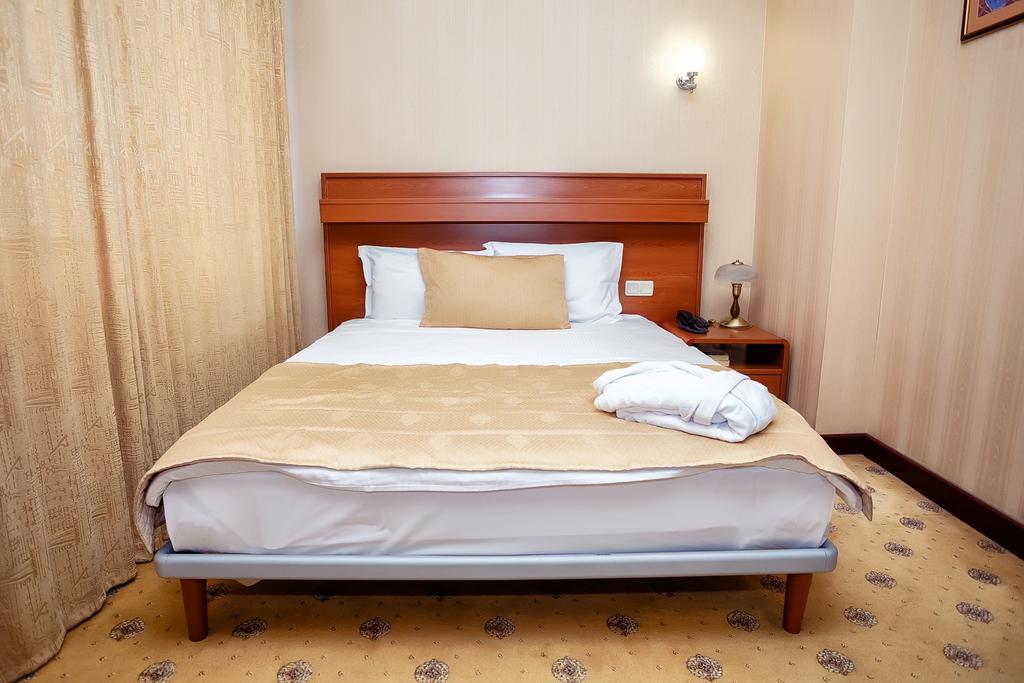 City Hotel Tien Shan Koktobe Екстериор снимка