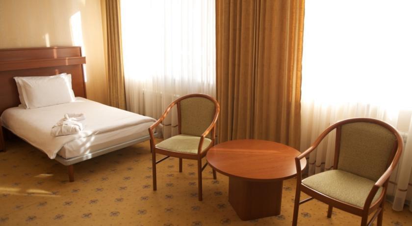 City Hotel Tien Shan Koktobe Екстериор снимка