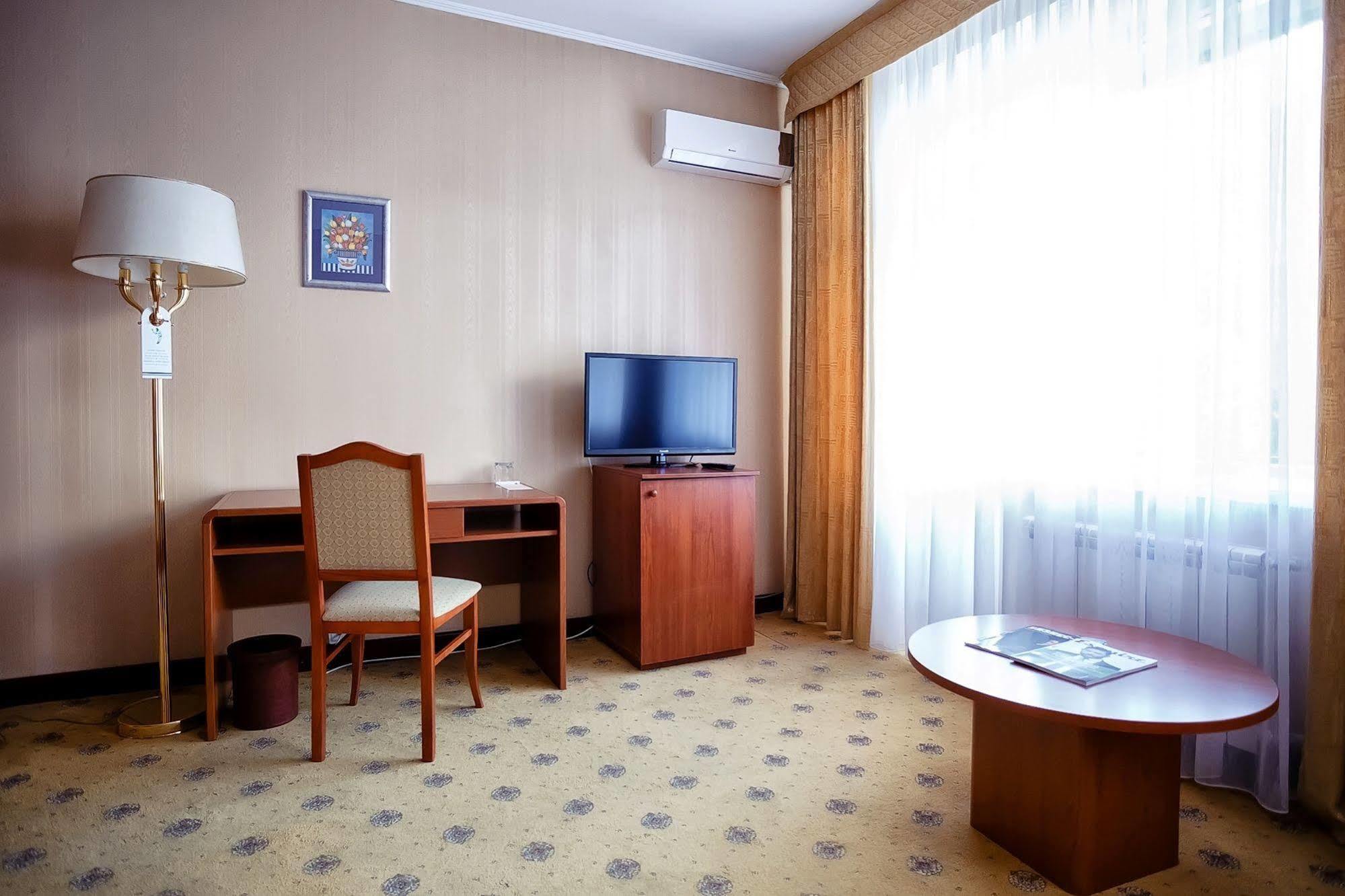 City Hotel Tien Shan Koktobe Екстериор снимка