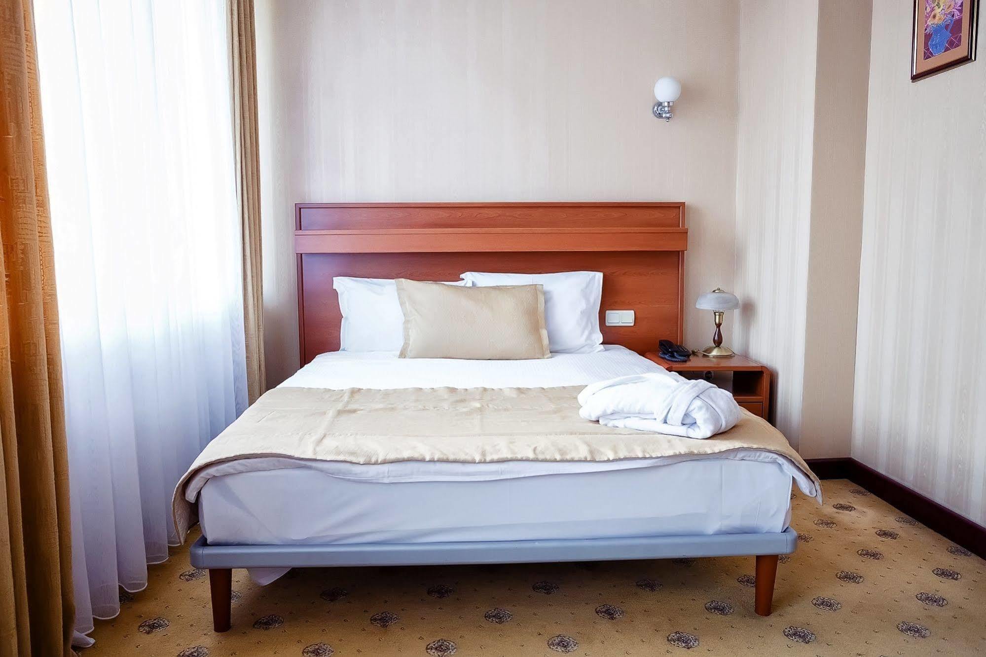 City Hotel Tien Shan Koktobe Екстериор снимка