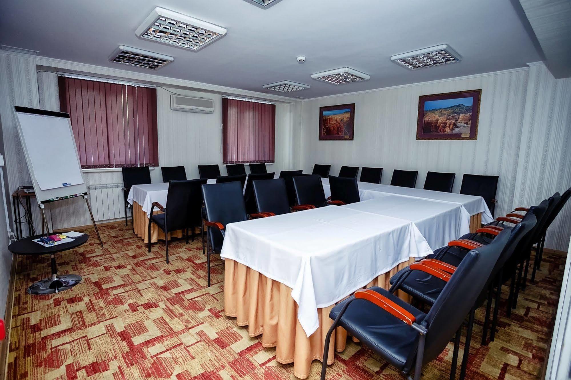 City Hotel Tien Shan Koktobe Екстериор снимка